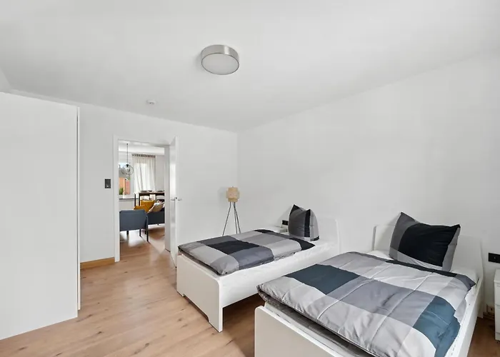 Modernes 4 Mit Brandneuer Einrichtung *